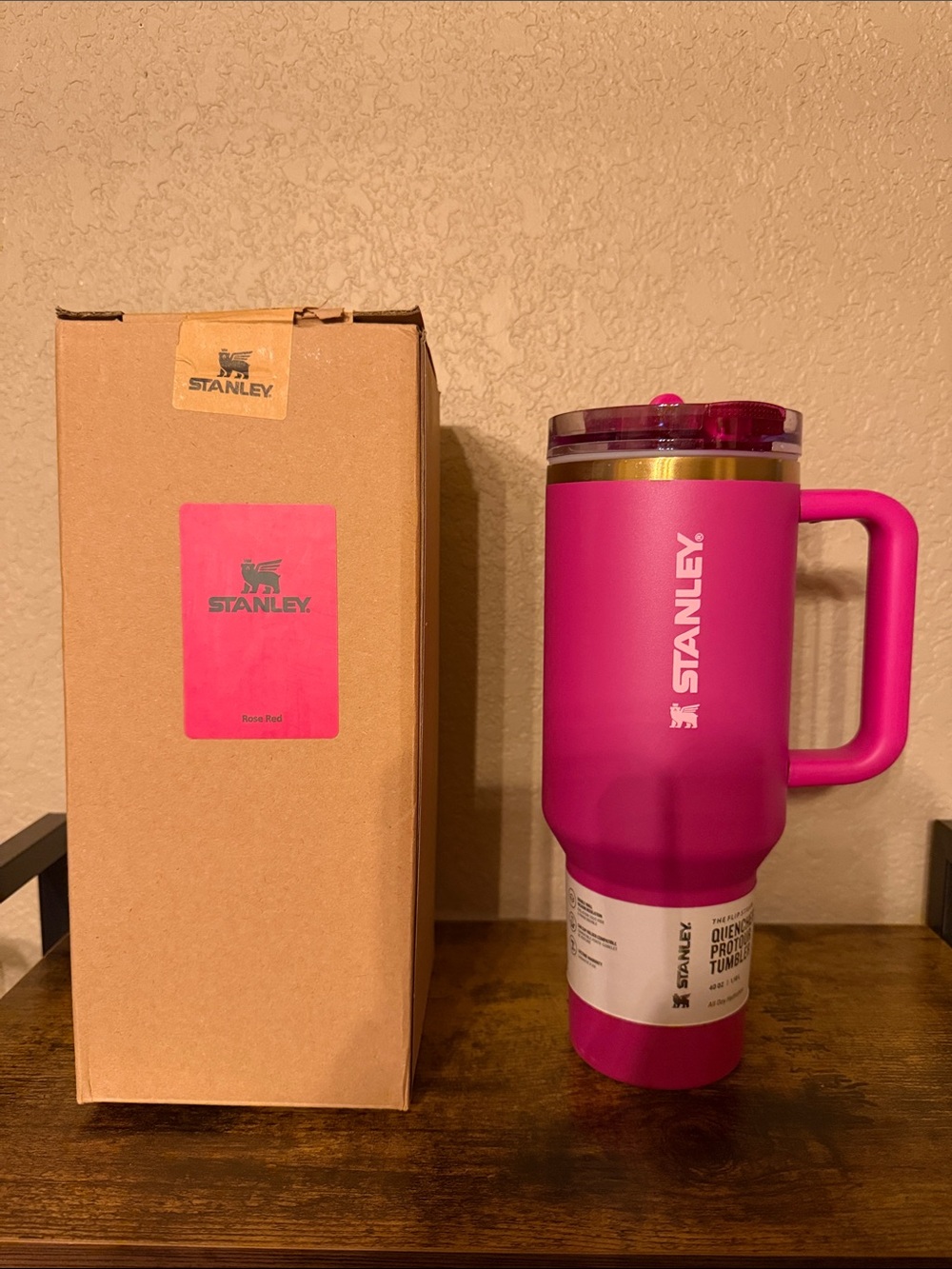Stanley 40oz Flip/Top Hot Pink Travel Mug with Handle